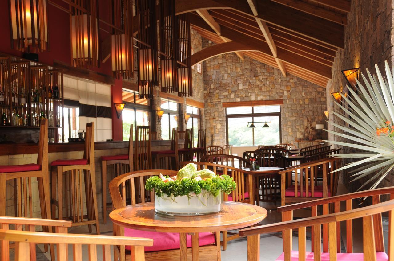 Le Jardin Du Roy Hotel Ranohira Екстериор снимка