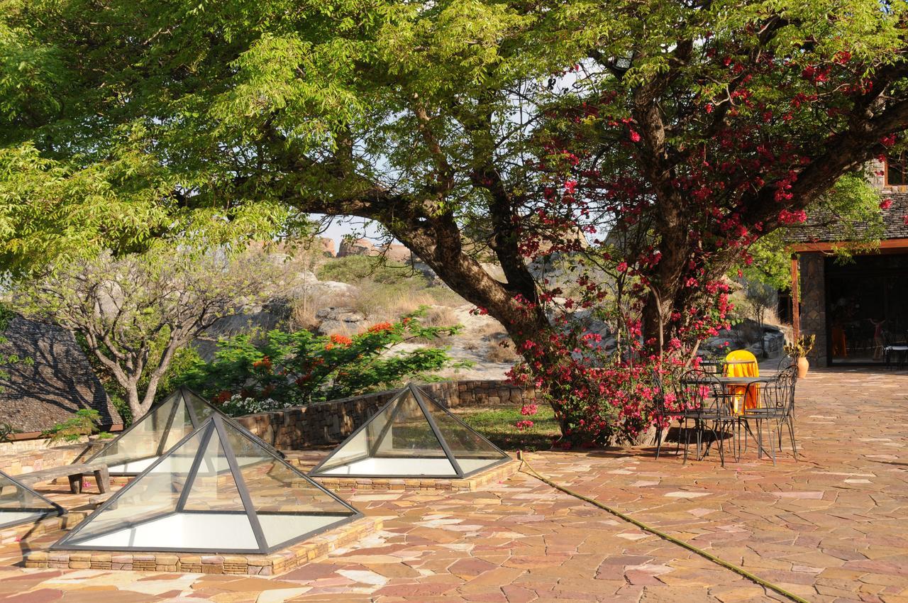 Le Jardin Du Roy Hotel Ranohira Екстериор снимка