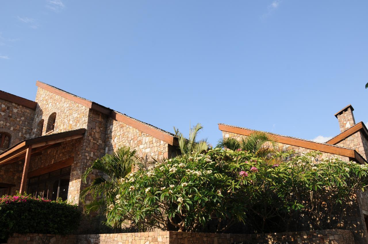 Le Jardin Du Roy Hotel Ranohira Екстериор снимка