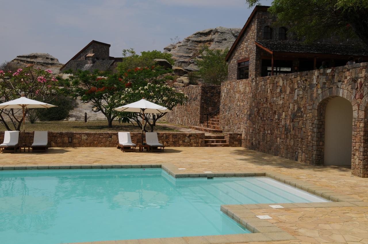 Le Jardin Du Roy Hotel Ranohira Екстериор снимка