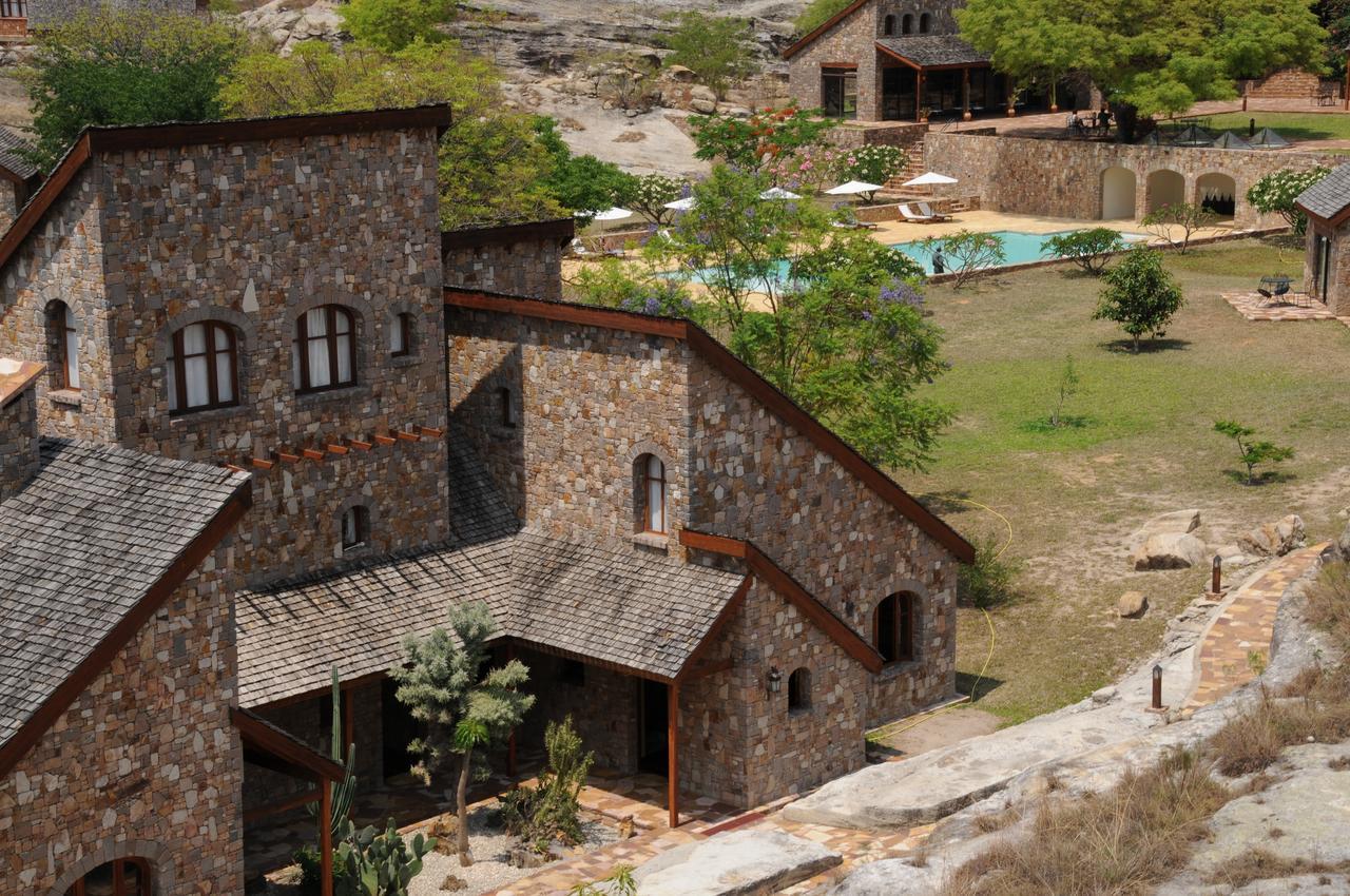 Le Jardin Du Roy Hotel Ranohira Екстериор снимка