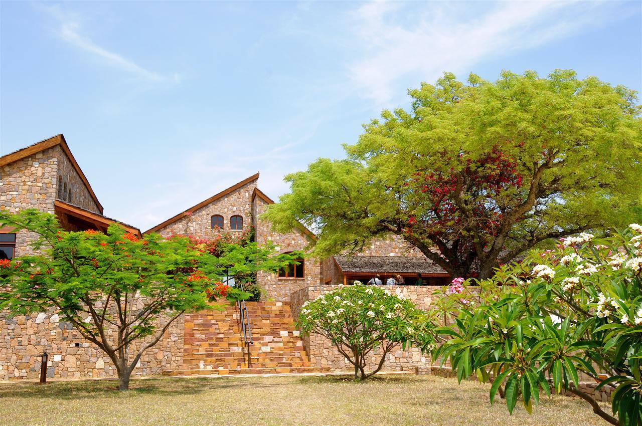 Le Jardin Du Roy Hotel Ranohira Екстериор снимка