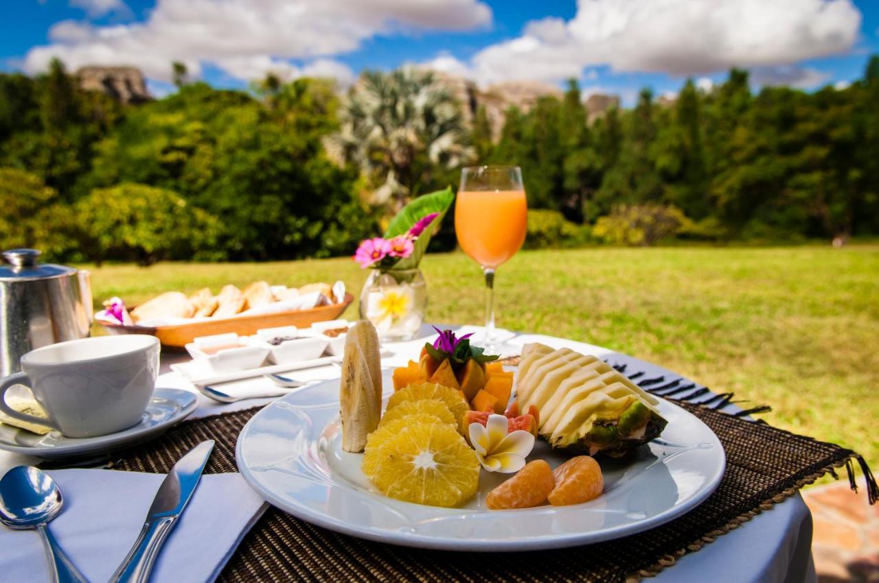 Le Jardin Du Roy Hotel Ranohira Екстериор снимка